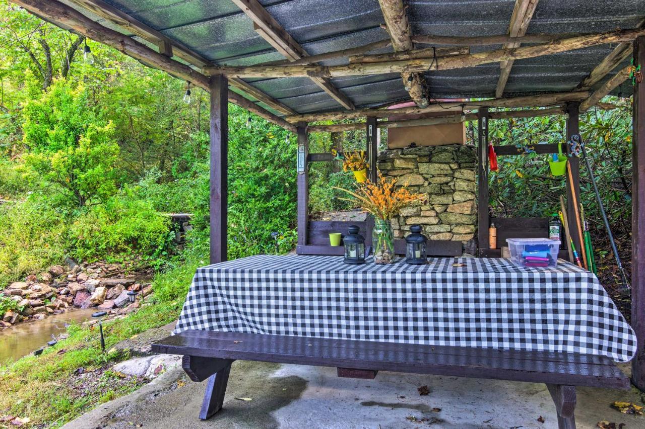 Shaw Creek Cottage With Fire Pit And Forest Views Hendersonville Buitenkant foto